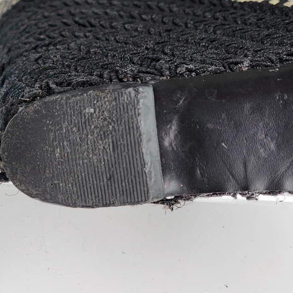 GUESS Dailona Geometric Wedge Sandal | Size 10 - Picture 7 of 8